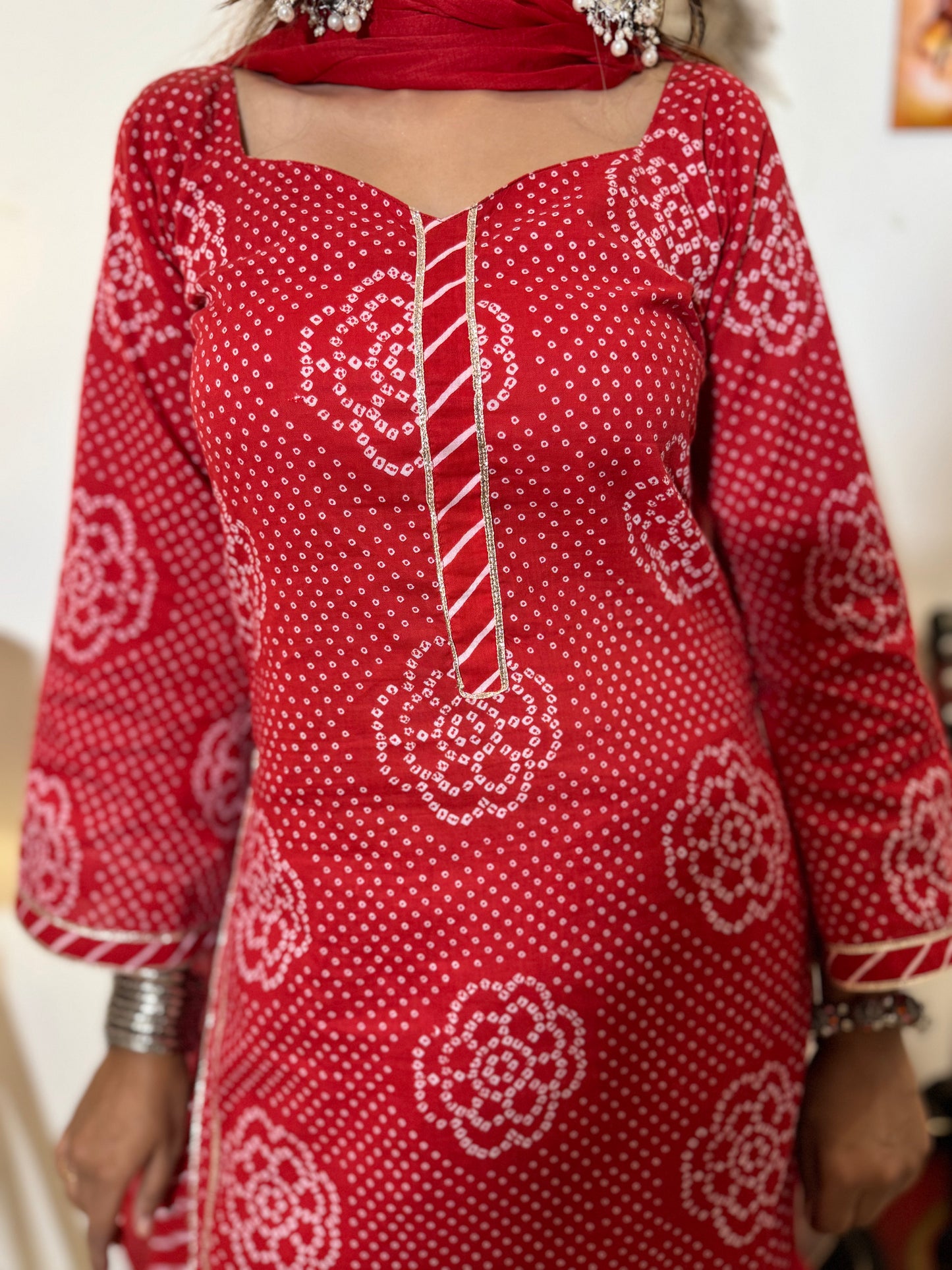 Laal Noor – Festive Red Bandhani Set by Saryana