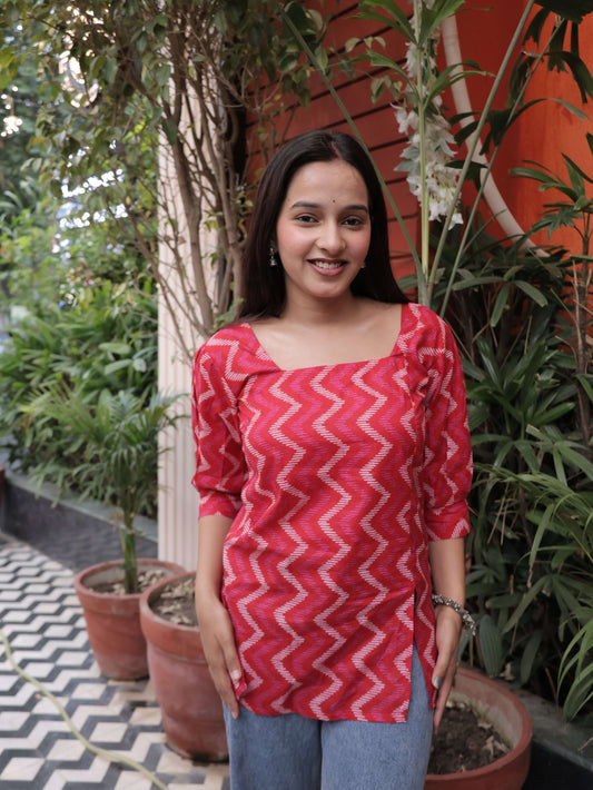 Saryana Tanirika Red Zigzag Cotton Top